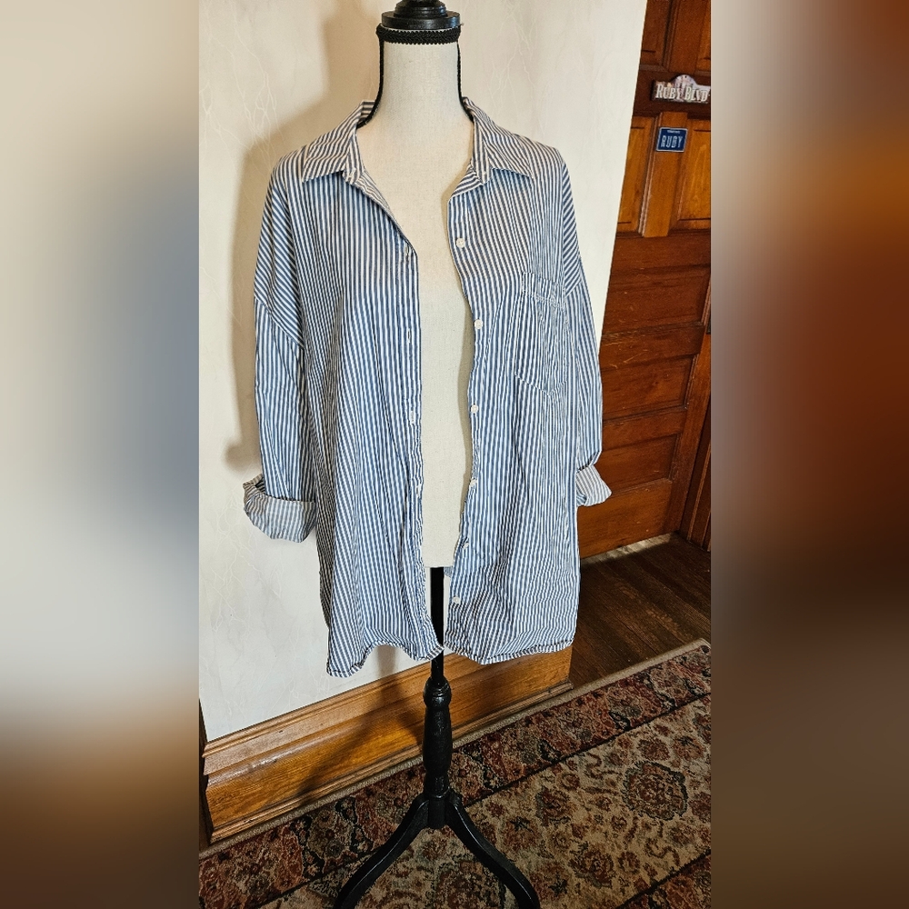 Old Navy Boyfriend Fit Blue Striped Button-Up Shirt Size Large